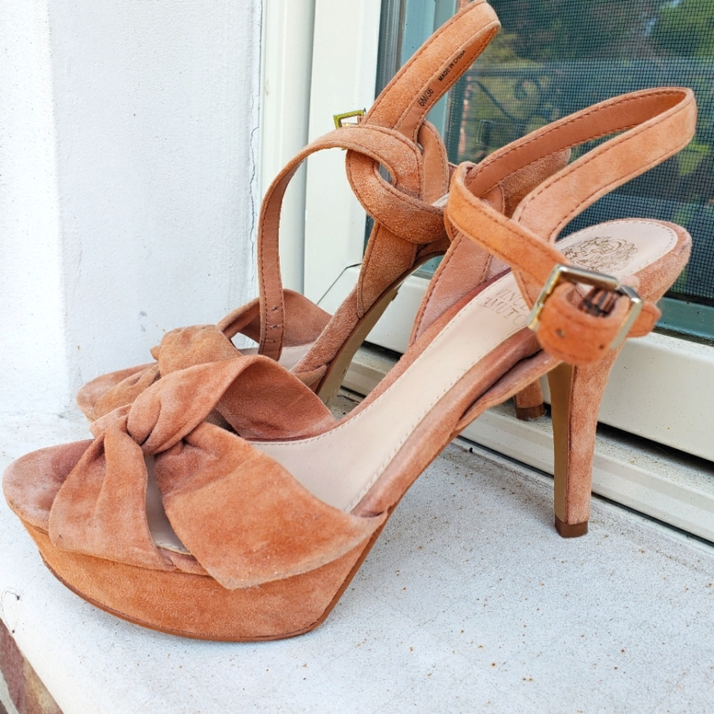 Vince Camuto Platform Heals size 6